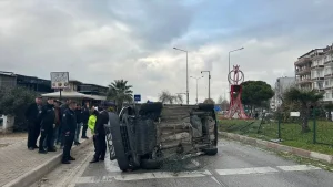 Çanakkale’de Ticari Araç Devrildi, Sürücü Yaralandı