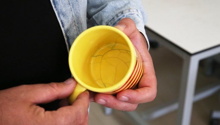 Çatlak seramik kupalar bakteri üretme riski taşıyor
