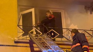 Çorum’da apartmanda çıkan yangında 10 kişi dumandan etkilendi
