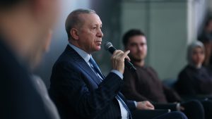 Cumhurbaşkanı Erdoğan: Bayrağımız yerde duramaz, bu milli ruhtur