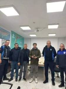 Cüzdan Çöp Konteynerinden Bulundu