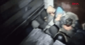 Demir yüklü TIR’ın dorsesinden 37 kaçak çıktı