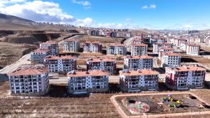 Deprem bölgesindeki en küçük hak sahibi: 3 yaşındaki bebek evine taşındı