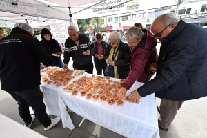 Durbay İçin Lokma Dağıtımı