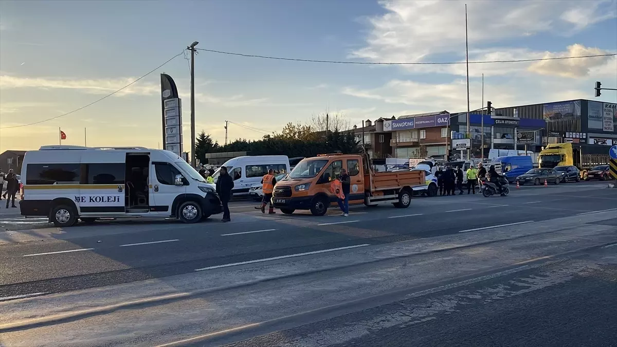 Edremit’te Minibüs ve Otomobil Kazası