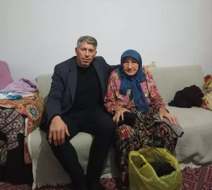 Elmas Kılıç’tan Mehmetçik’e Çorap Hediye