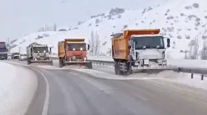 Erzincan’da Kar Yağışı Ulaşımı Zorlaştırıyor