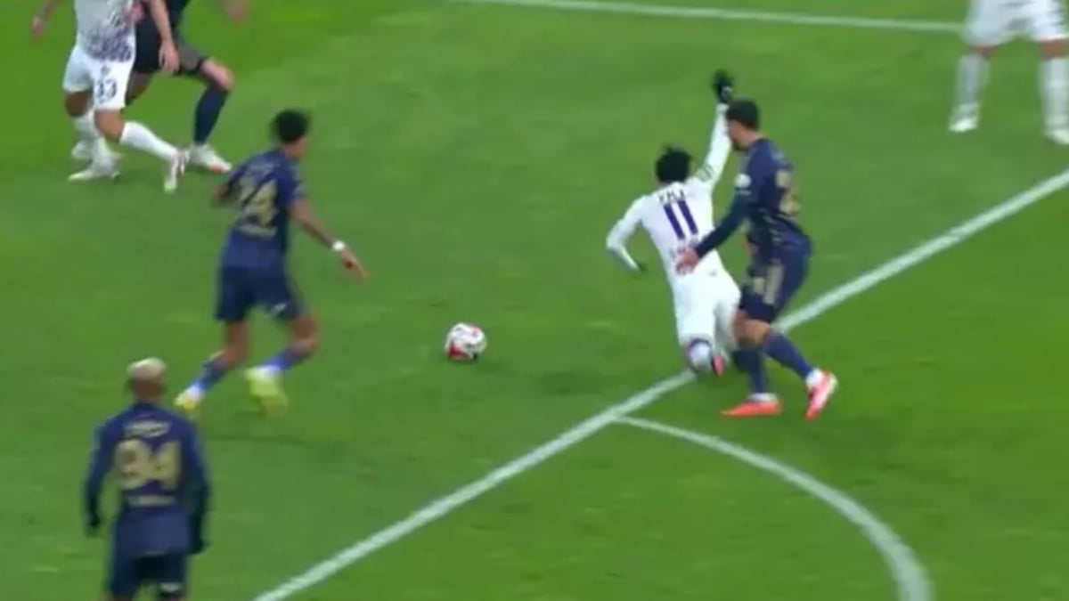 Eski hakemler, Eyüpspor-Fenerbahçe maçının tartışmalı pozisyonlarını yorumladı