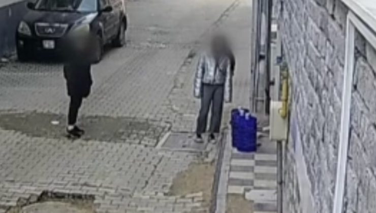 Eskişehir’de 2 çocuk apartman önündeki damacanaları çaldı