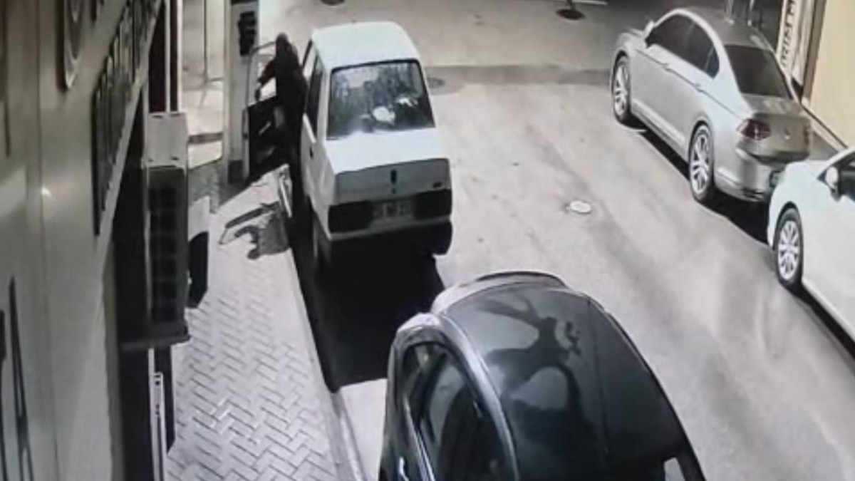 Eskişehir’de park halindeki otomobili soydu