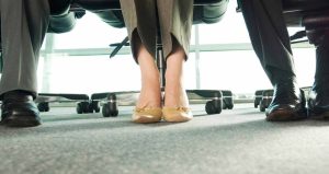 Farkında olmadan bacak sallamak, vücudumuza meğer hiç akla gelmeyen bir fayda sağlıyormuş!