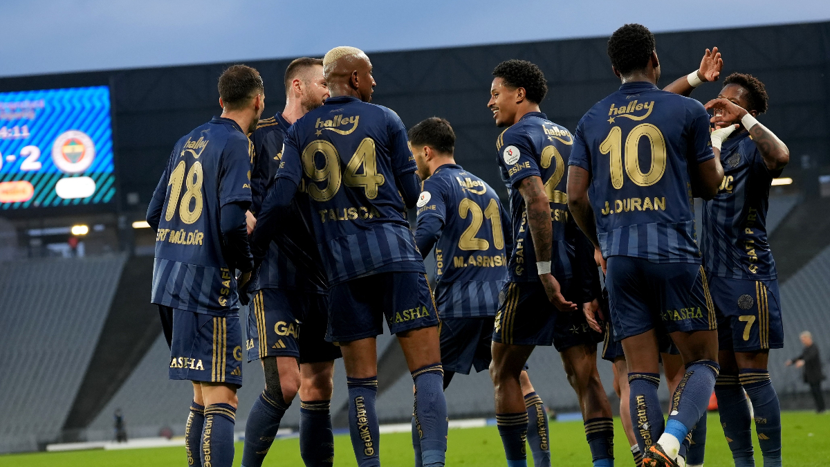 Fenerbahçe, ligde ilk yarıyı namağlup bitirdi