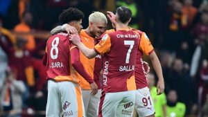 Galatasaray ligin ilk yarısını lider bitirdi: Fenerbahçe’nin bileği bükülmedi