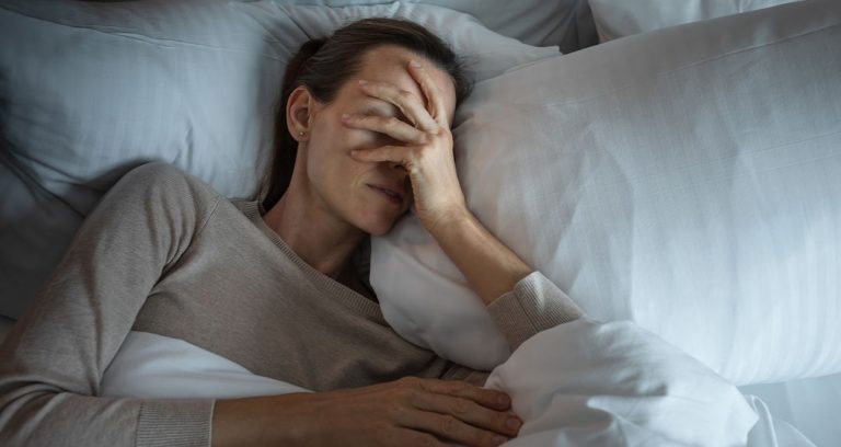 Gece yarısı durmadan uyanıyor musunuz? Uzmanından altın değerinde öneri