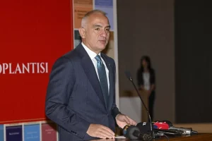 Gençlere Tarih Kitapları Projesi