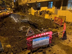 Göçük Altındaki İşçi Kurtarıldı