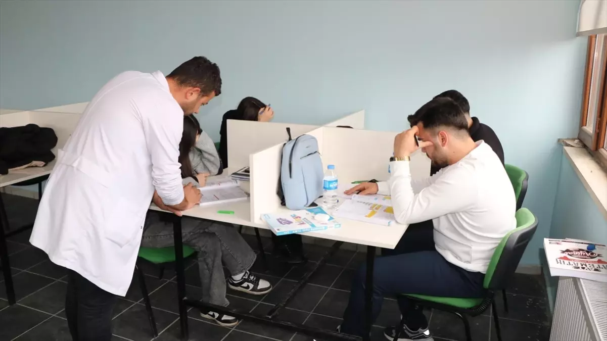 Hakkari’de 250 Öğrenci Ücretsiz Üniversite Hazırlık Kursunda