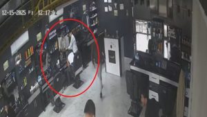 Hatay’da depremde saç kesmeye devam etti