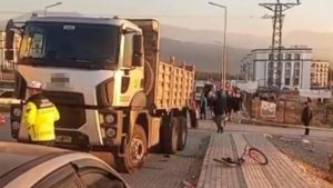 Hatay’da kamyonun çarptığı 6 yaşındaki çocuk can verdi