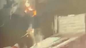 Hatay’da tırdan yük indiren şahsa yıldırım isabet etti