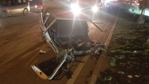 Hatay’da tırla çarpışan otomobil ikiye bölündü