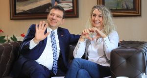 İBB Başkanı Ekrem İmamoğlu, eşi Dilek İmamoğlu’na şiir yazdı