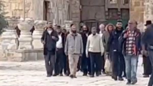 İşgalci İsrailliler, Mescid-i Aksa’ya ‘Hanuka’ baskını yaptı