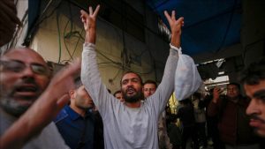 İsrail, Gazze’de 10 Filistinli esiri serbest bıraktı