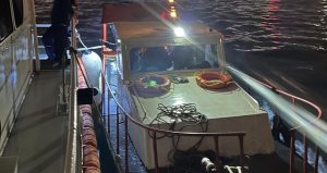 İstanbul Boğazı’nda sürüklenen tekne kurtarıldı: İçerisinde 6 kişi vardı