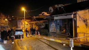 İstanbul Sarıyer’de gecekonduya yaslanan bina tahliye edildi