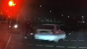 İstanbul Sultangazi’de kırmızı ışıkta faciadan dönüldü