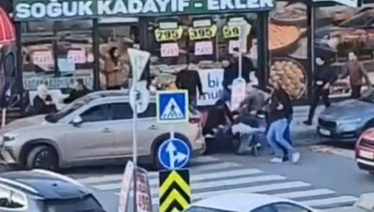 İstanbul’da 2 grup arasında tekmeli yumruklu kavga kamerada