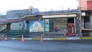 İstanbul’da 2 katlı binanın zemininde kayma meydana geldi