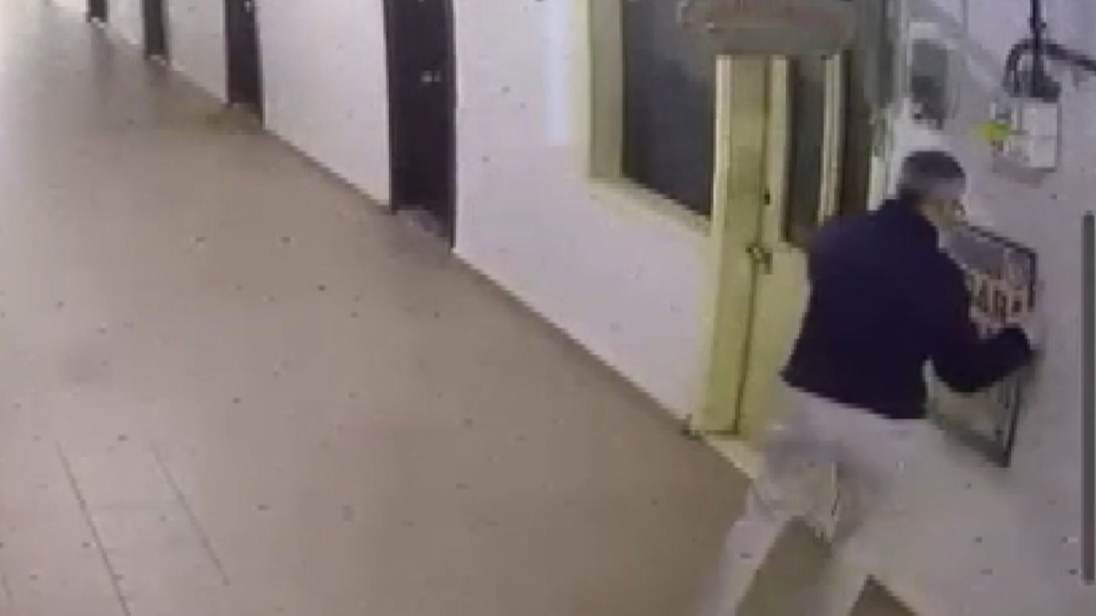 İstanbul’da 40 bin dolarlık kol saatini dolandırıcılık yöntemiyle çalan 2 zanlı tutuklandı