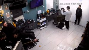 İstanbul’da balta ile kuaför salonunu bastı