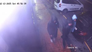 İstanbul’da dakikalar içinde 3 farklı iş yerinden hırsızlık yapan çocuklar kamerada