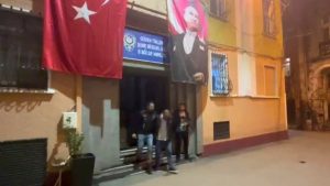 İstanbul’da merdivenlerden telefon çalan şahıs yakalandı