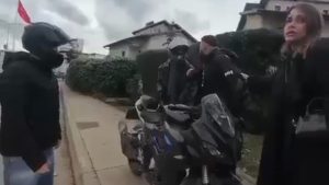 İstanbul’da oyuncak silahla şakalaşan grubu bıçakla tehdit etti