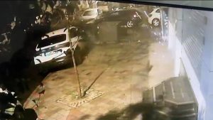 İstanbul’da park halindeki otomobile uzun namlulu silahla ateş açtılar