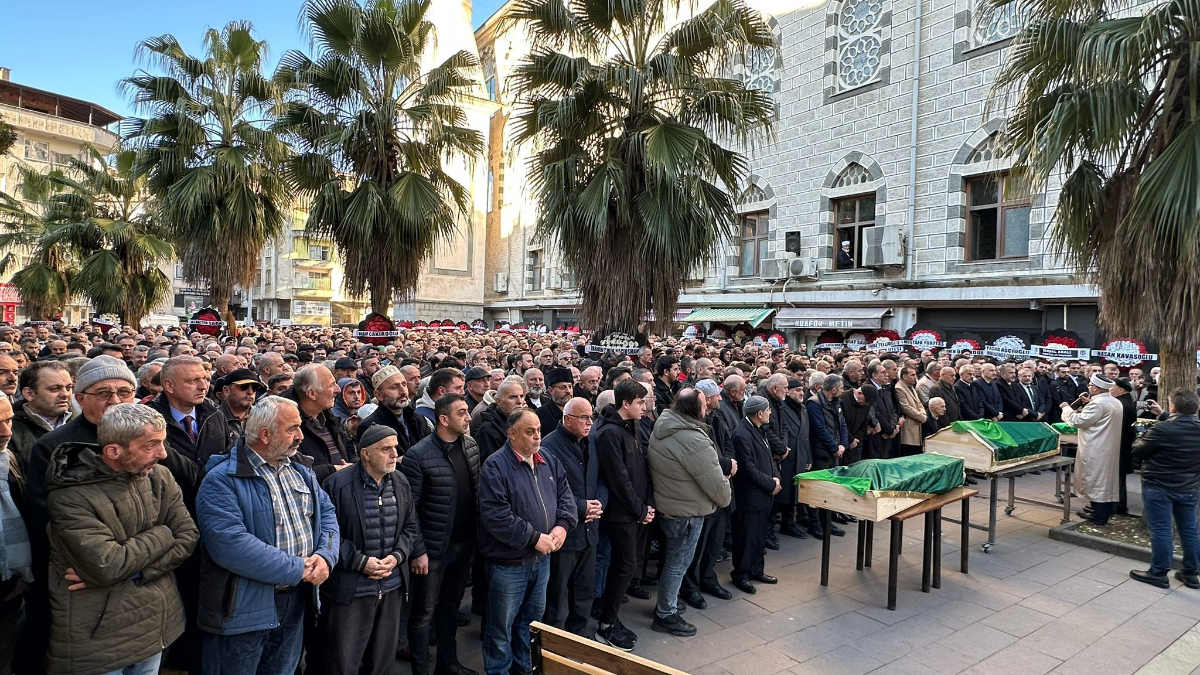 İstanbulspor Kulübü Başkanı Sarıalioğlu’nun annesi son yolculuğuna uğurlandı