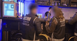 İzmir’de 3,5 ton taklit etiketli etil alkol yakalandı