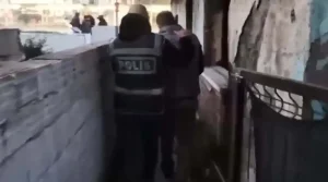 İzmir’de 4 Firari Dolandırıcı Yakalandı