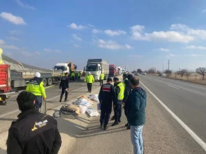 Kadınhanı’nda Zincirleme Kaza: 1 Ölü, 2 Yaralı