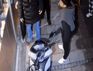 Kağıthane’de baltayla kuaförü basıp klimayı patlattı