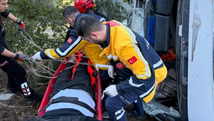 Kahramanmaraş’ta uçuruma yuvarlanan kamyondaki sürücü kurtarıldı