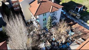 Karabük’te çöp ev göreni şaşkına çevirdi