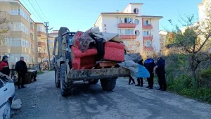 Karabük’te Evde 10 Kamyon Çöp Çıkarıldı