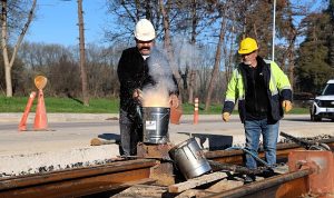 Kartepe Tramvay Hattı’nda raylar kaynak ile birleşiyor