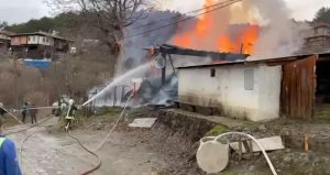 Kastamonu’da ahşap ev, yangında kül oldu