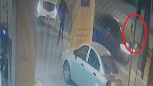 Kayseri’de otomobilin yayaya çarptığı kaza kamerada: 2 yaralı